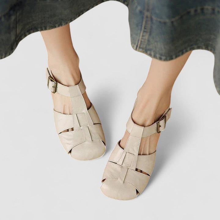 Beige women's flat orthopaedic shoes with arch support, offering comfort and casual style for daily use.