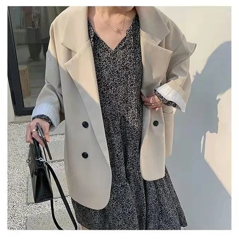 Elegant women's multicolored oversize blazer, perfect for chic style and versatile outerwear.