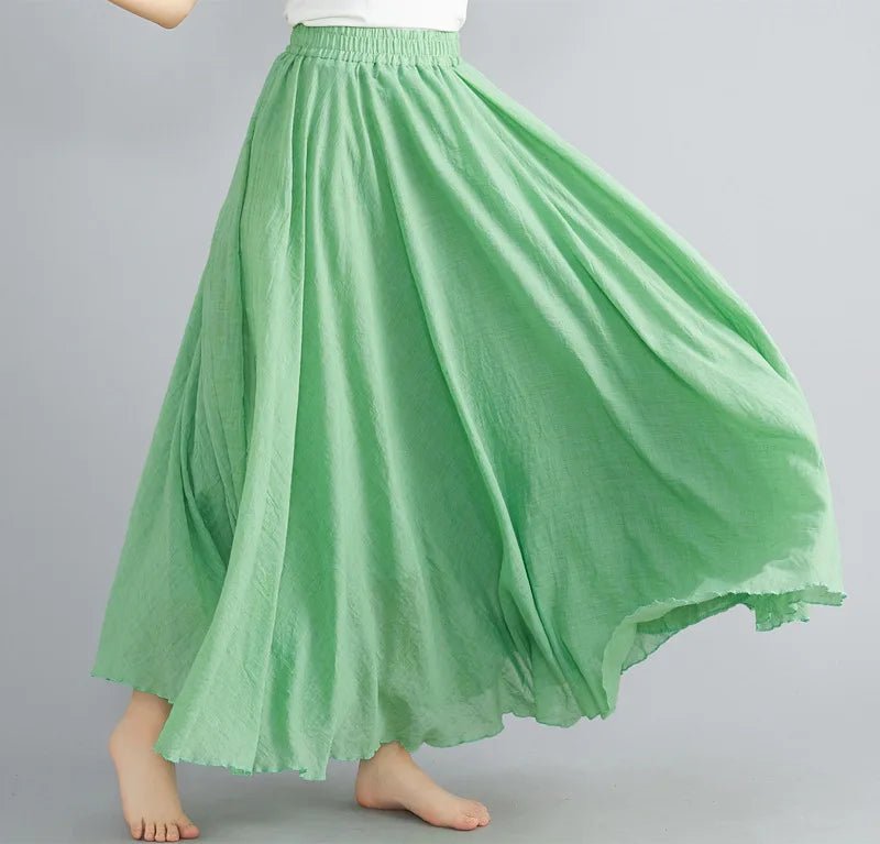 Versatile women's maxi skirt, elegant & airy for summer fashion.