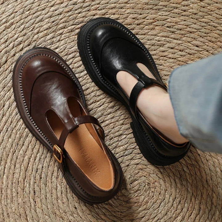 Elegant women's t-bar mary jane shoes with adjustable strap, vintage-inspired comfort.