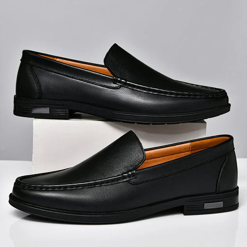 Elegant brown slip-on men's loafers, perfect for versatile daily fashion.