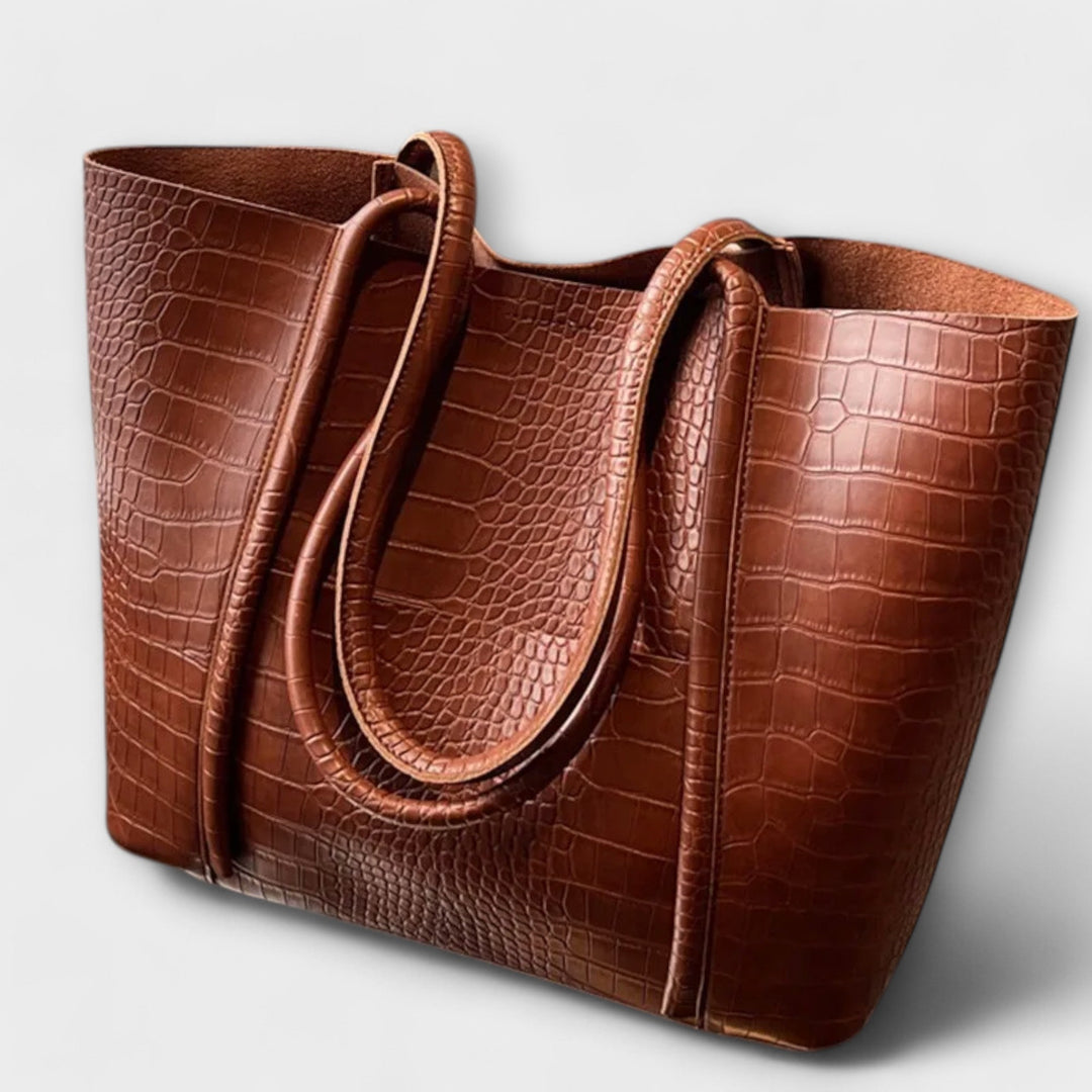 Elegant vintage style women's shoulder bag made of durable faux leather, perfect for everyday fashion.