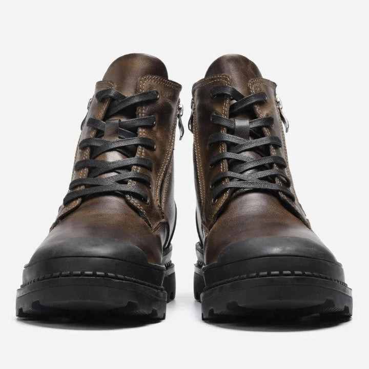 Classic men's vintage combat boots, perfect for rugged casual outfits. Features lace-up front and zip.