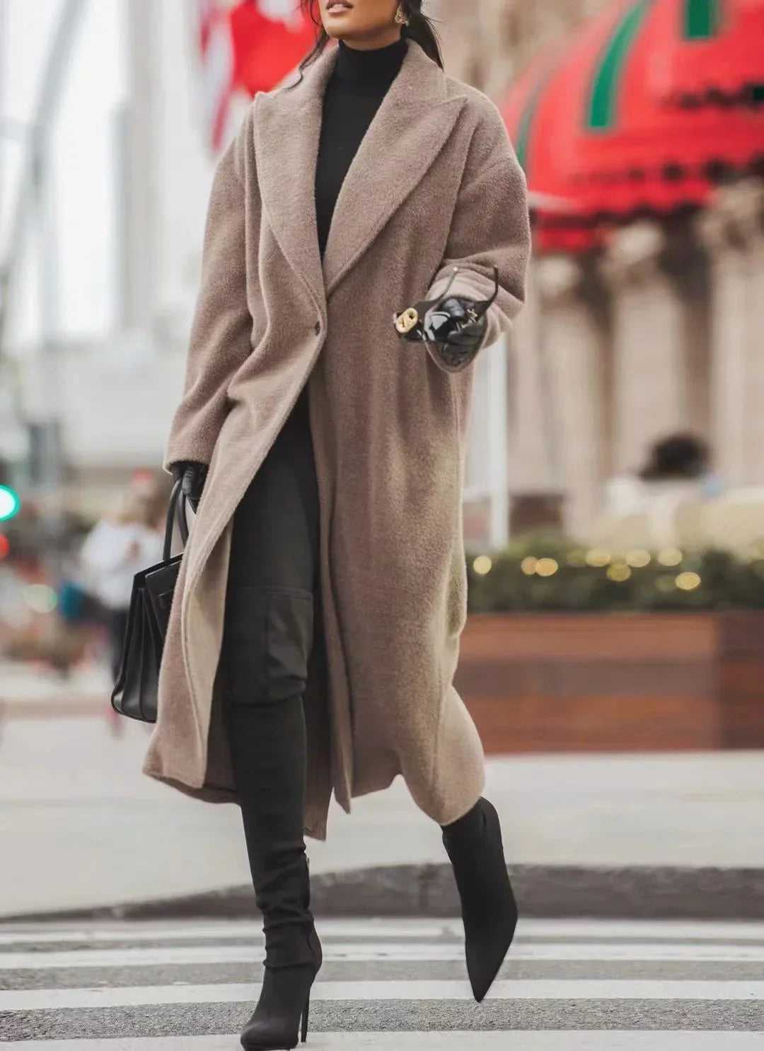 Loose fit women's oversized coat with chic lapels, long sleeves. A comfortable yet stylish choice for cold weather.