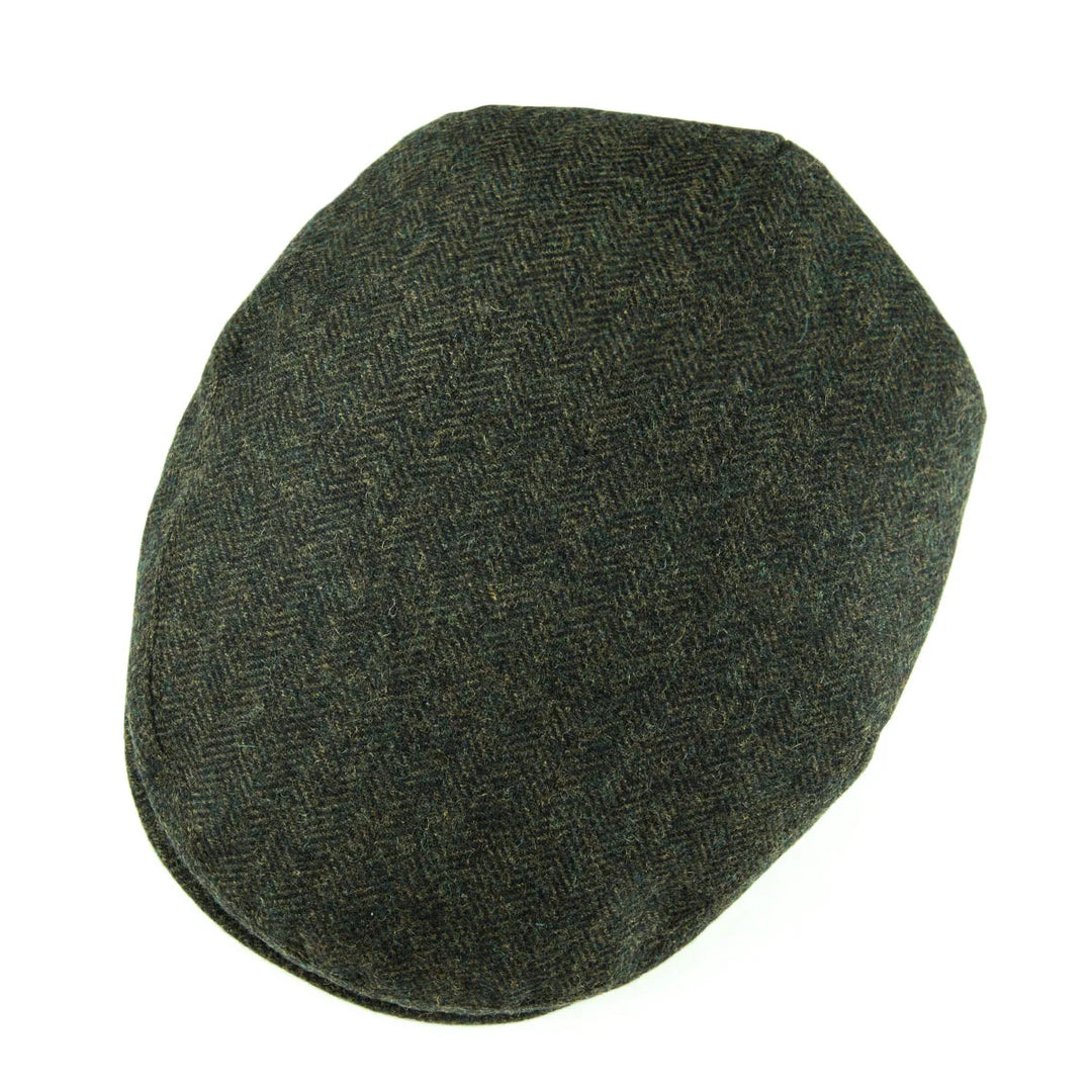 Studio shot: men's herringbone flat cap in a sophisticated, clean presentation.