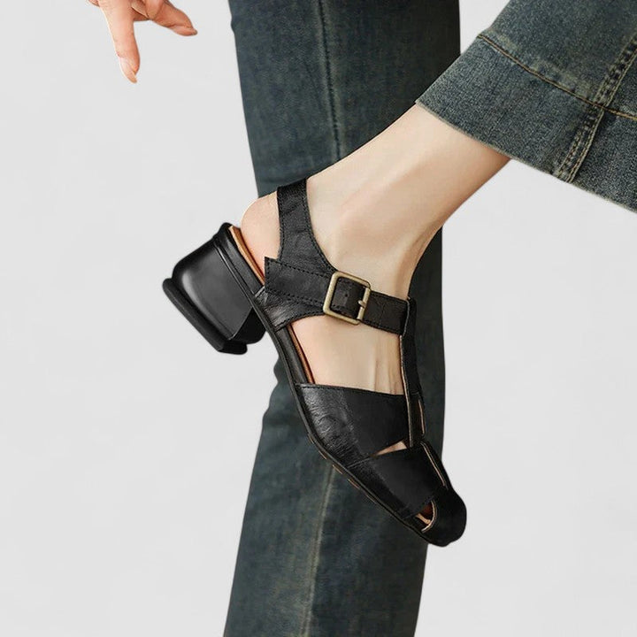Stylish women's orthopaedic Mary Jane shoes with an adjustable strap, ideal for comfortable daily walking.