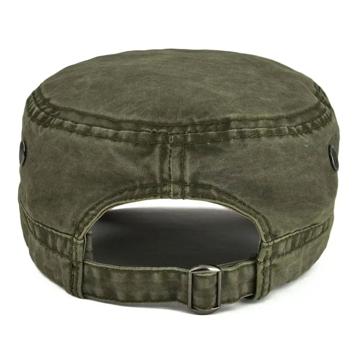 Fashionable men's distressed baseball cap, vintage rugged look, perfect for casual outdoor wear.