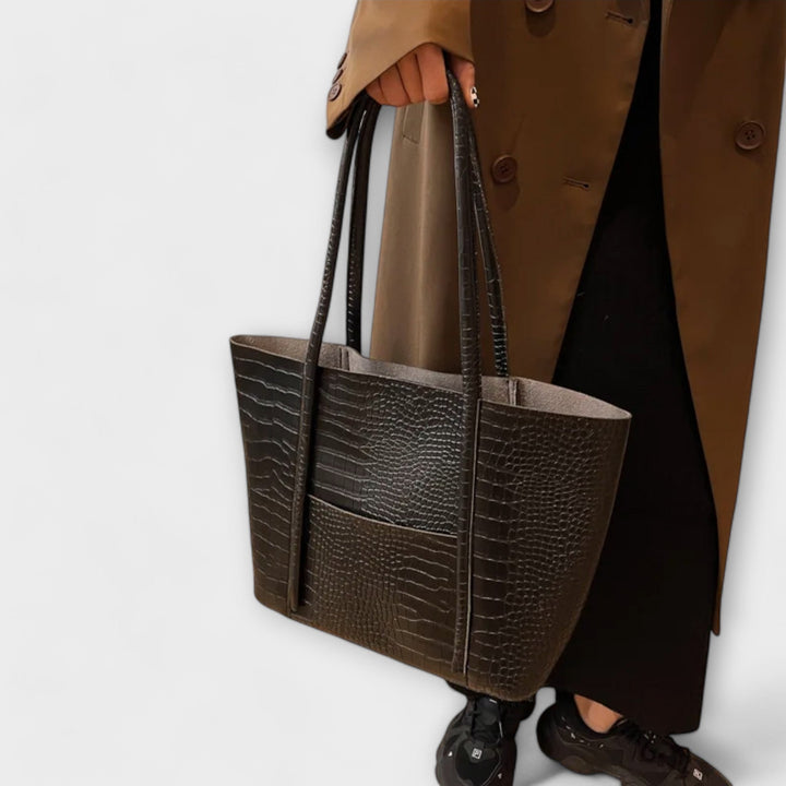 Women's everyday shoulder bag: an elegant vintage faux leather handbag, perfect for versatile daily style.