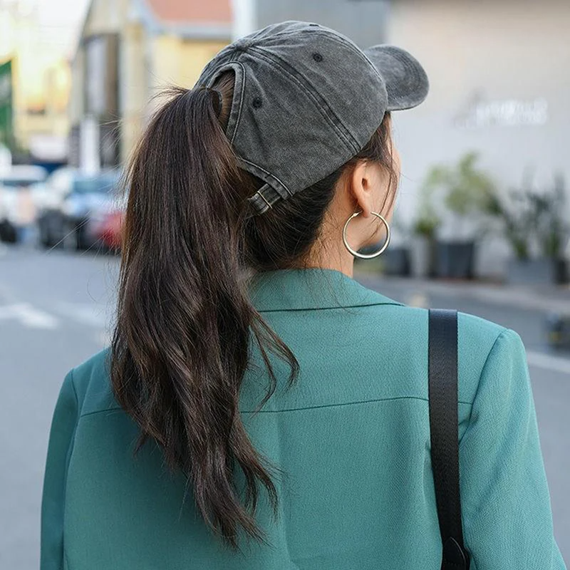 Women's breathable baseball cap with ponytail hole, offering UV protection for casual outdoor wear.