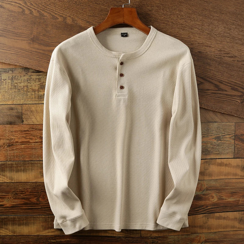 Modern men's henley with a waffle structure, offering breathable comfort and versatile style.