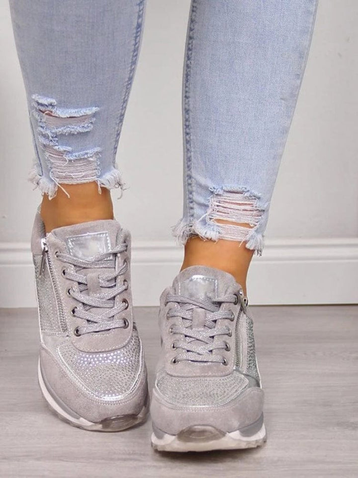 Casual women's orthopedic trainers, perfect for everyday wear, slip-resistant & supportive.