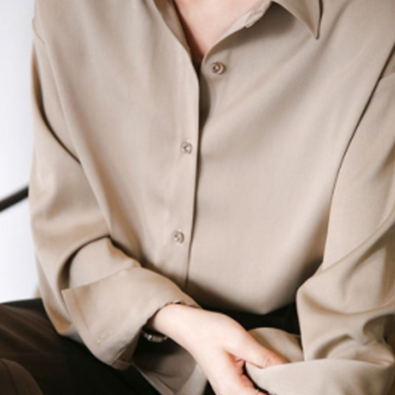 Stylish women's vintage blouse with long sleeves, an elegant top for classic, retro, and modern chic looks.