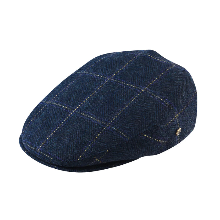 Outdoor cap: men's herringbone flat cap for casual, stylish headwear on a sunny day.