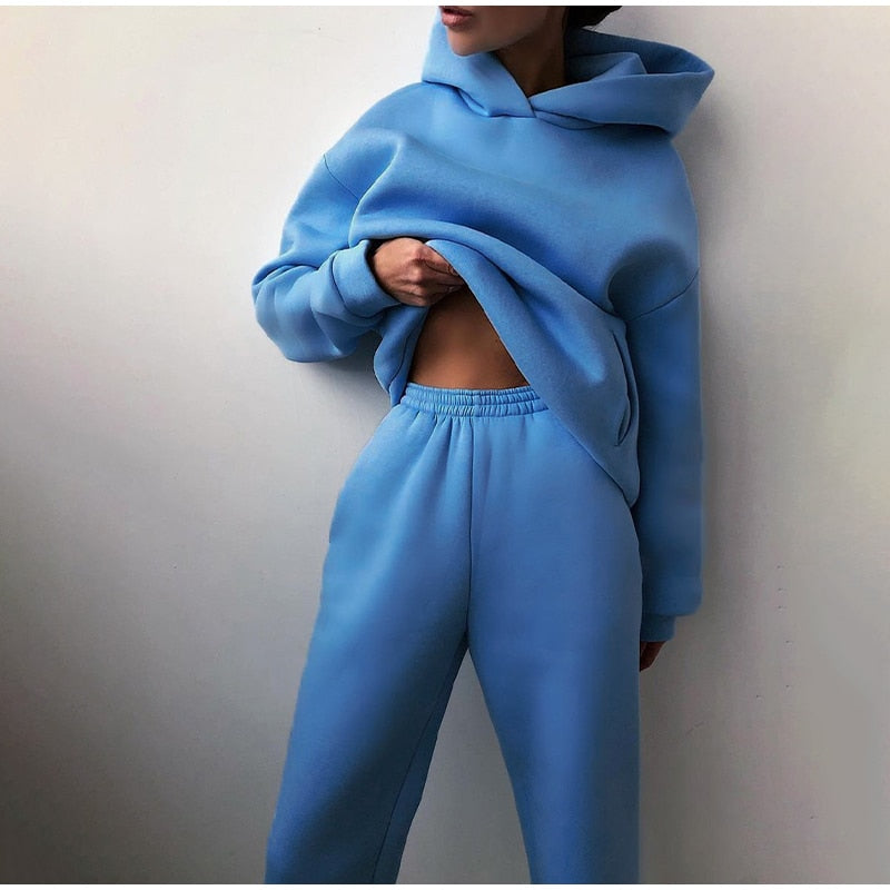 Comfortable women's jogging pants with elastic waistband & cuffs, perfect for athletic, casual, or lounge wear.