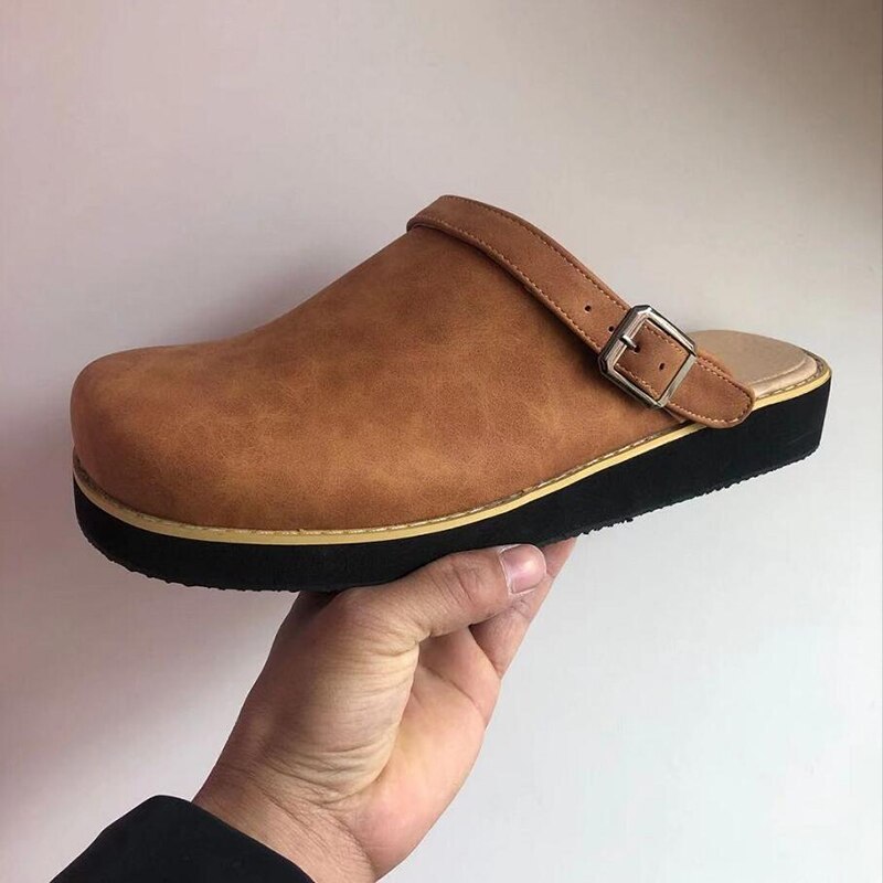 Men's stylish slip-on clogs in a neutral color, offering everyday comfort and easy wear for casual fashion.