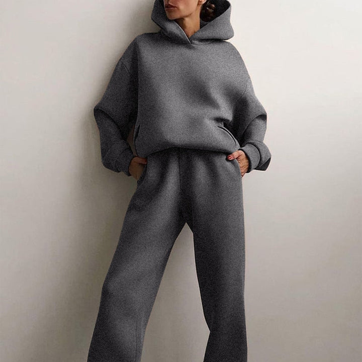 Active woman in a stylish jogging set, ideal for workouts, casual errands, or comfortable loungewear.