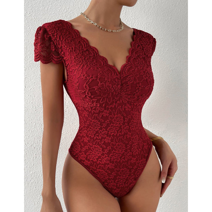 Lightweight elegant women's blouse, ideal for versatile fashion & comfort.
