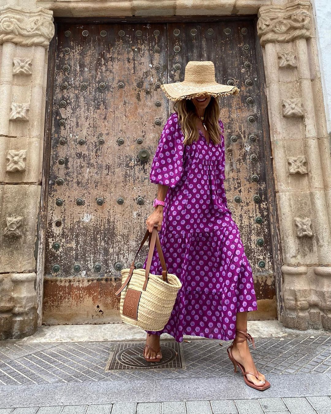 Women's casual boho maxi dress, a long flowy design offering elegant style for summer fashion.