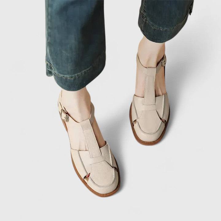 Casual elegant women's closed-toe T-strap sandals, perfect for summer with a comfortable block heel.
