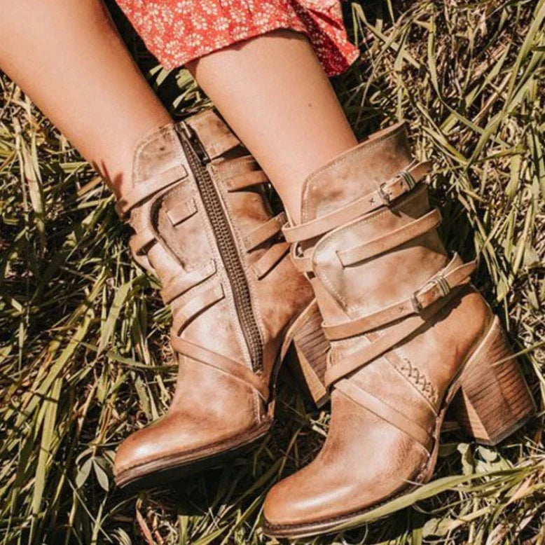 Close-up of women's retro winter boots showcasing their high-quality material and cozy, warm design.