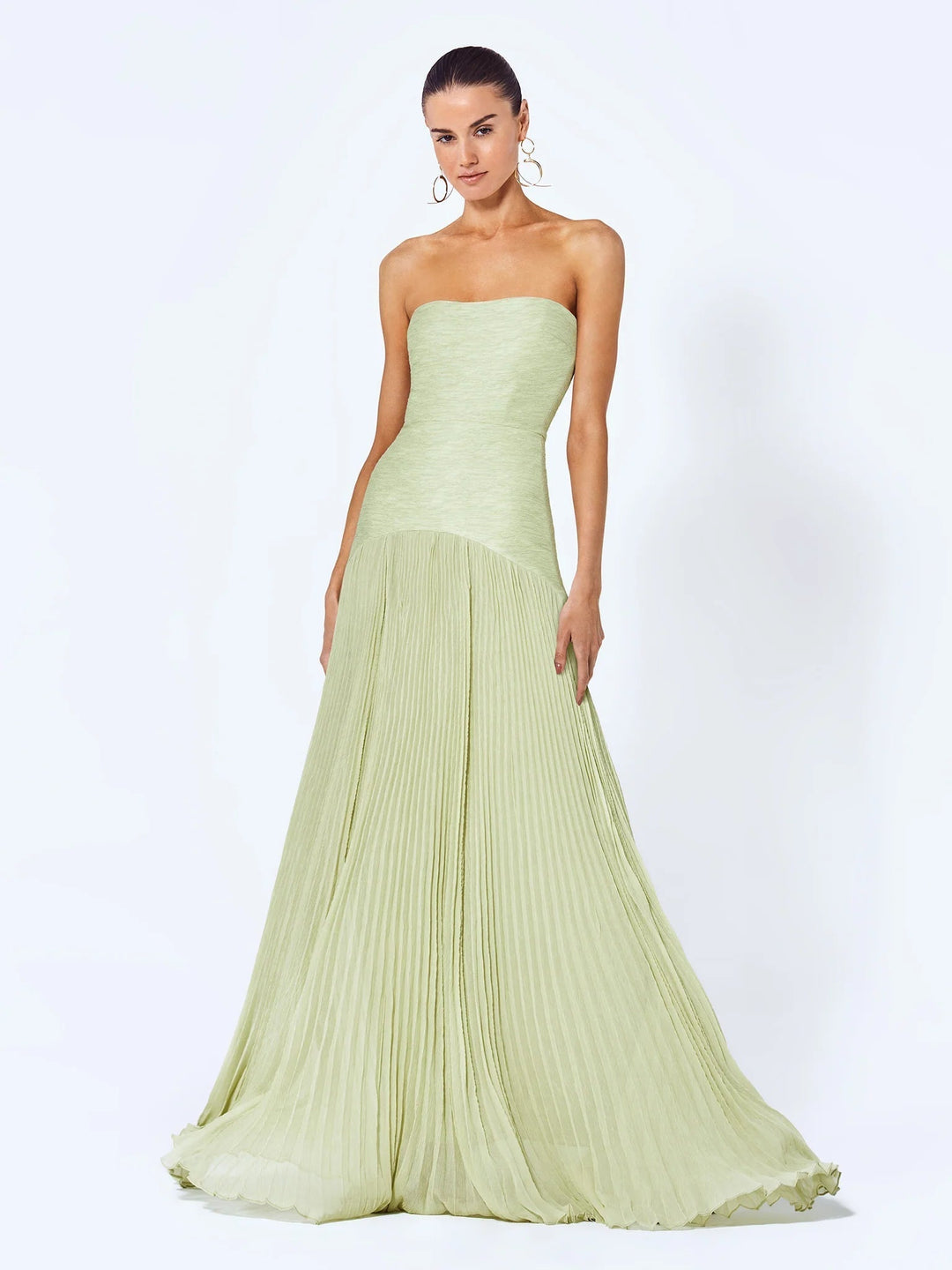 Comfortable women's pistachio green sleeveless maxi dress, versatile for casual summer wear or elegant evening occasions.