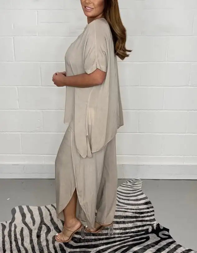 Chic sleeveless top & comfortable lightweight pants set for women, a perfect summer outfit.