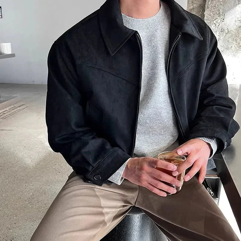Stylish men's relaxed fit blazer, a comfortable and modern tailored suit jacket for spring and autumn casual fashion.