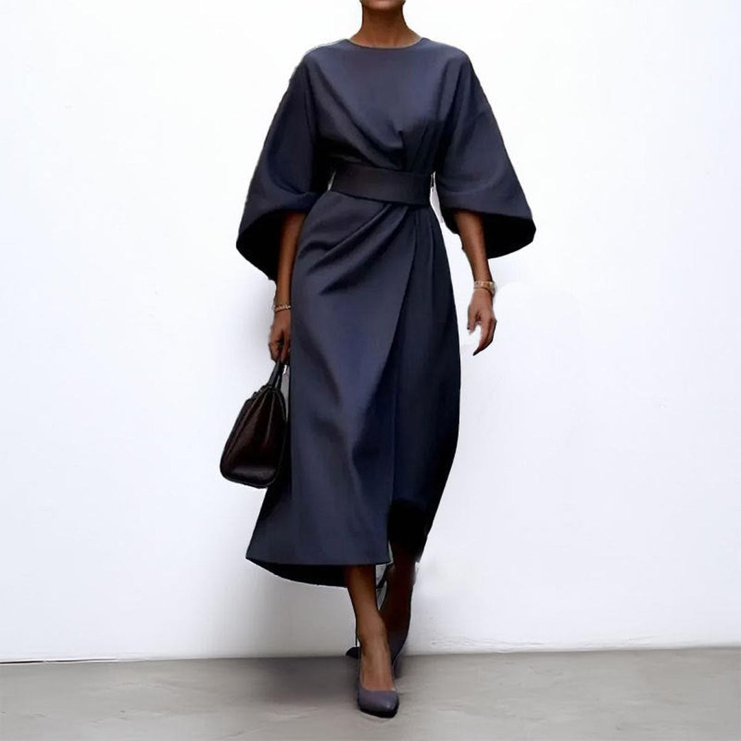 Flowy women's batwing maxi dress with a beautiful satin feel, perfect for an elegant or casual look.