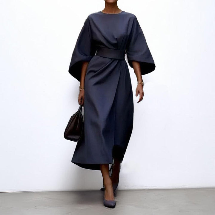 Flowy women's batwing maxi dress with a beautiful satin feel, perfect for an elegant or casual look.