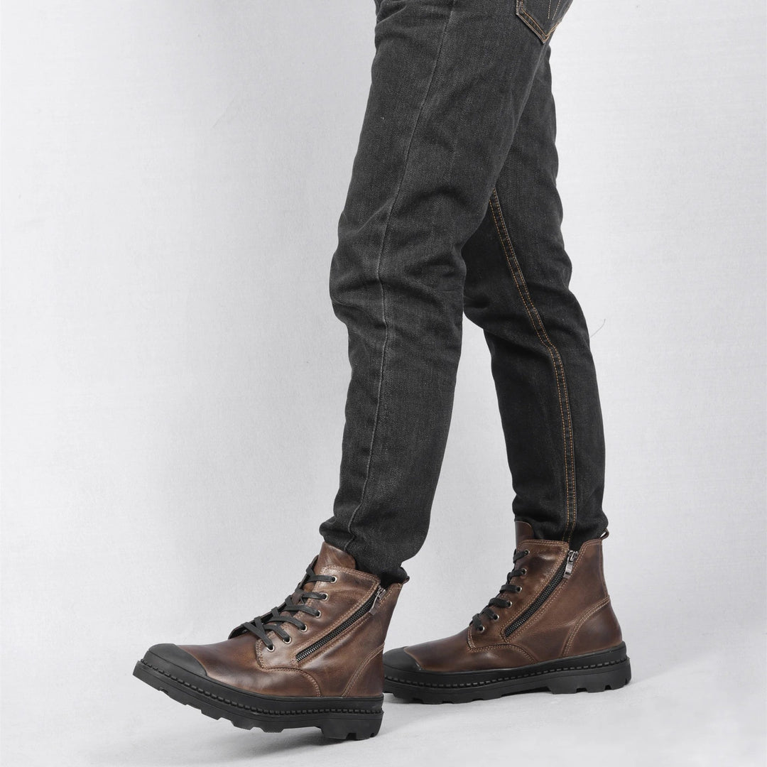 Warm and durable men's vintage combat boots, ideal for winter and autumn fashion. Sturdy leather construction.