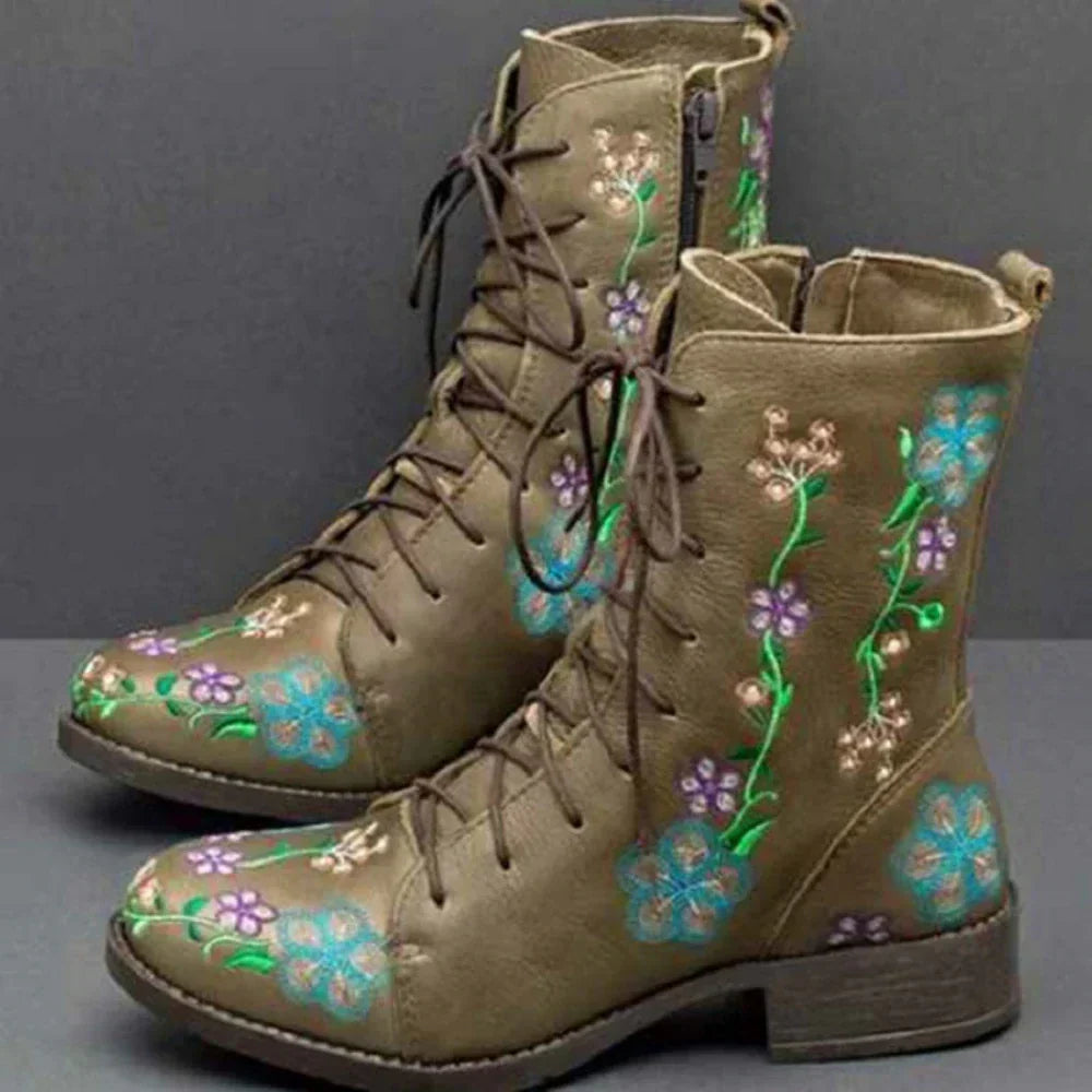 Fashionable women's embroidered ankle boots, retro style, comfortable non-slip design, ideal for winter casual.