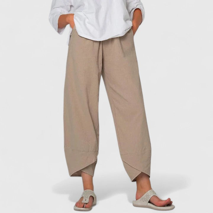 Women's comfortable wide-leg trousers, featuring an elegant design and practical pockets.
