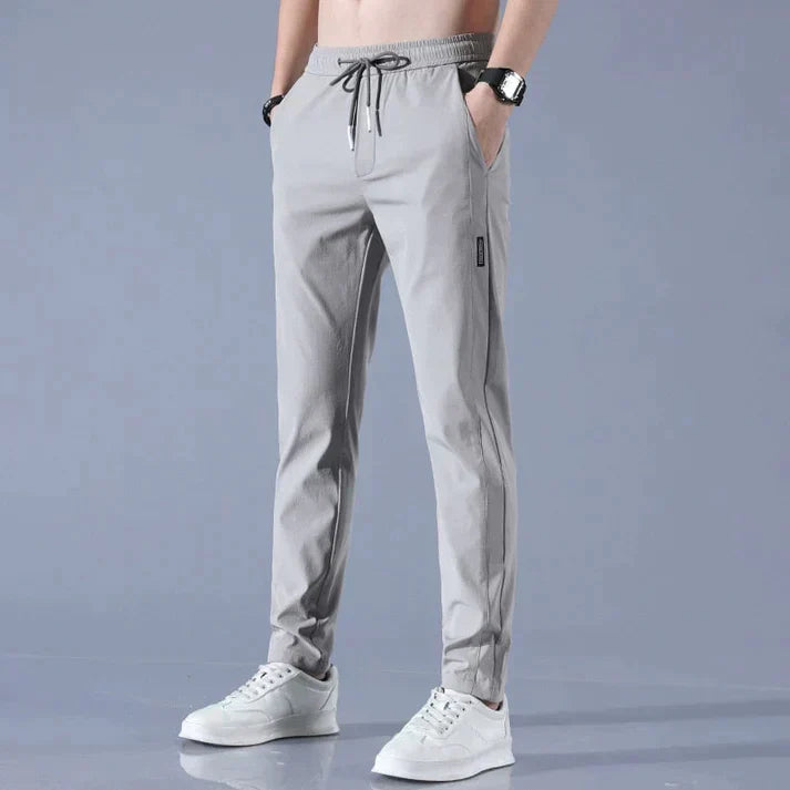Modern men's comfort-fit everyday trousers, featuring stretch fabric for optimal movement and style.