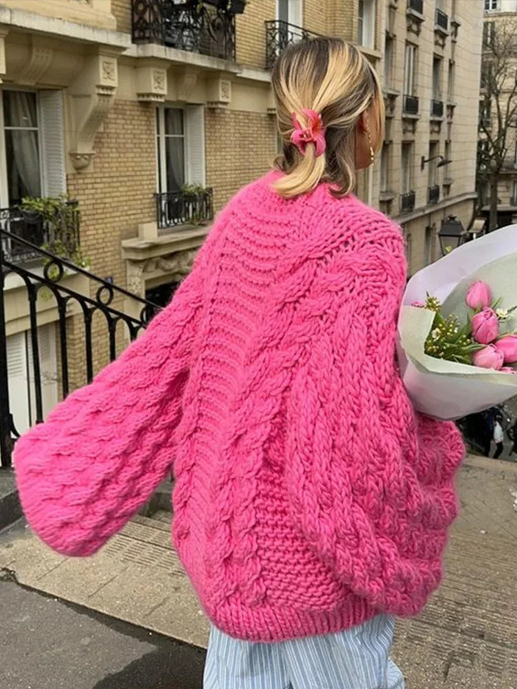 Trendy women's cozy oversized pullover sweater, great for casual fall and winter wear. Comfortable & chic style. [[lstfy-media:4]]