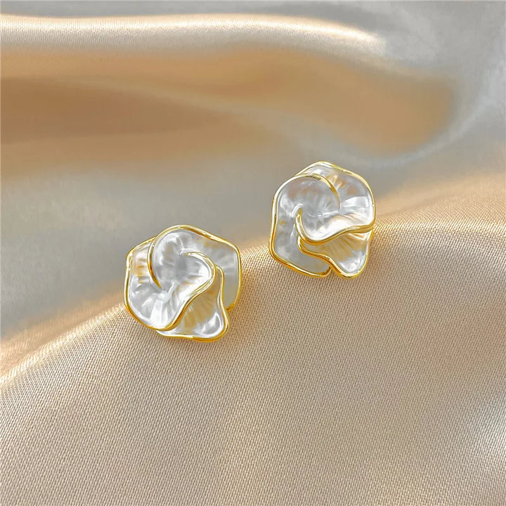 Women's elegant pearl flower drop earrings, perfect for special occasions and gifts.