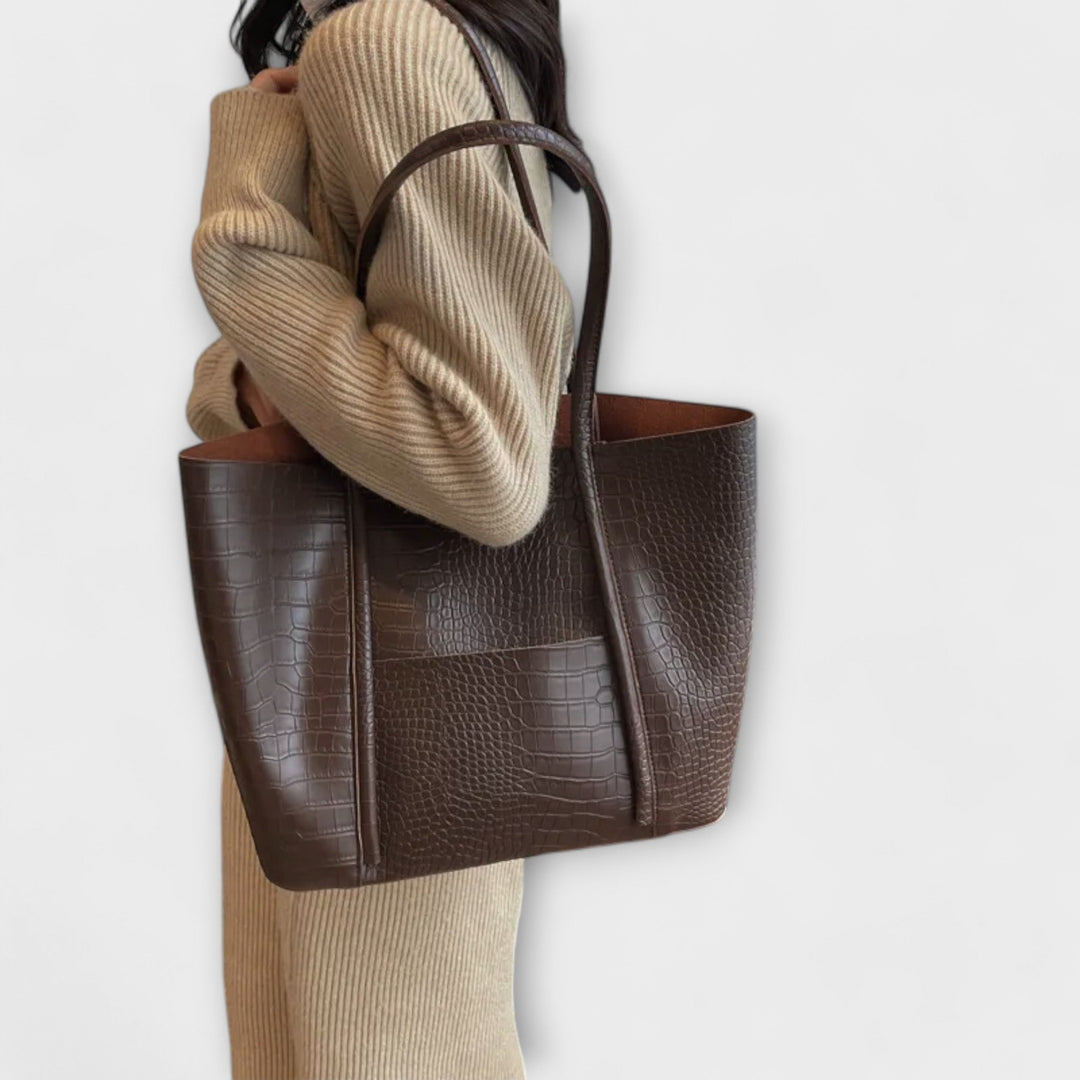 Versatile everyday women's shoulder handbag with a classic vintage design in high-quality faux leather.
