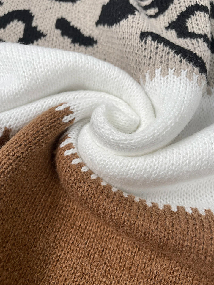 Cozy women's modern knit jumper. A comfortable and stylish pullover for casual wear and everyday fashion.