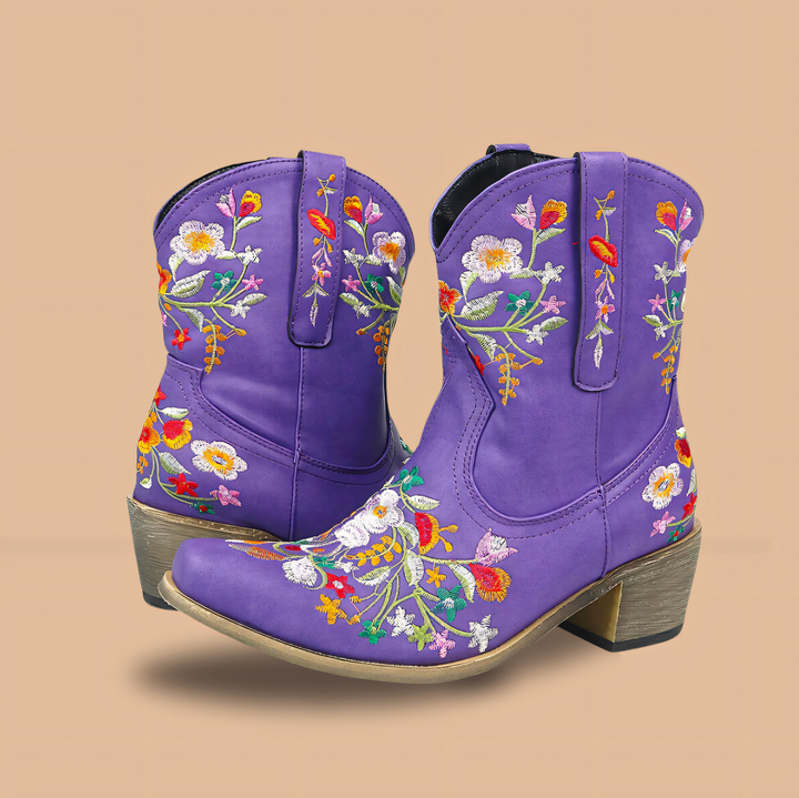 Fashionable women's vintage cowgirl boots, stylish and weatherproof, suitable for any outfit & outdoor event.