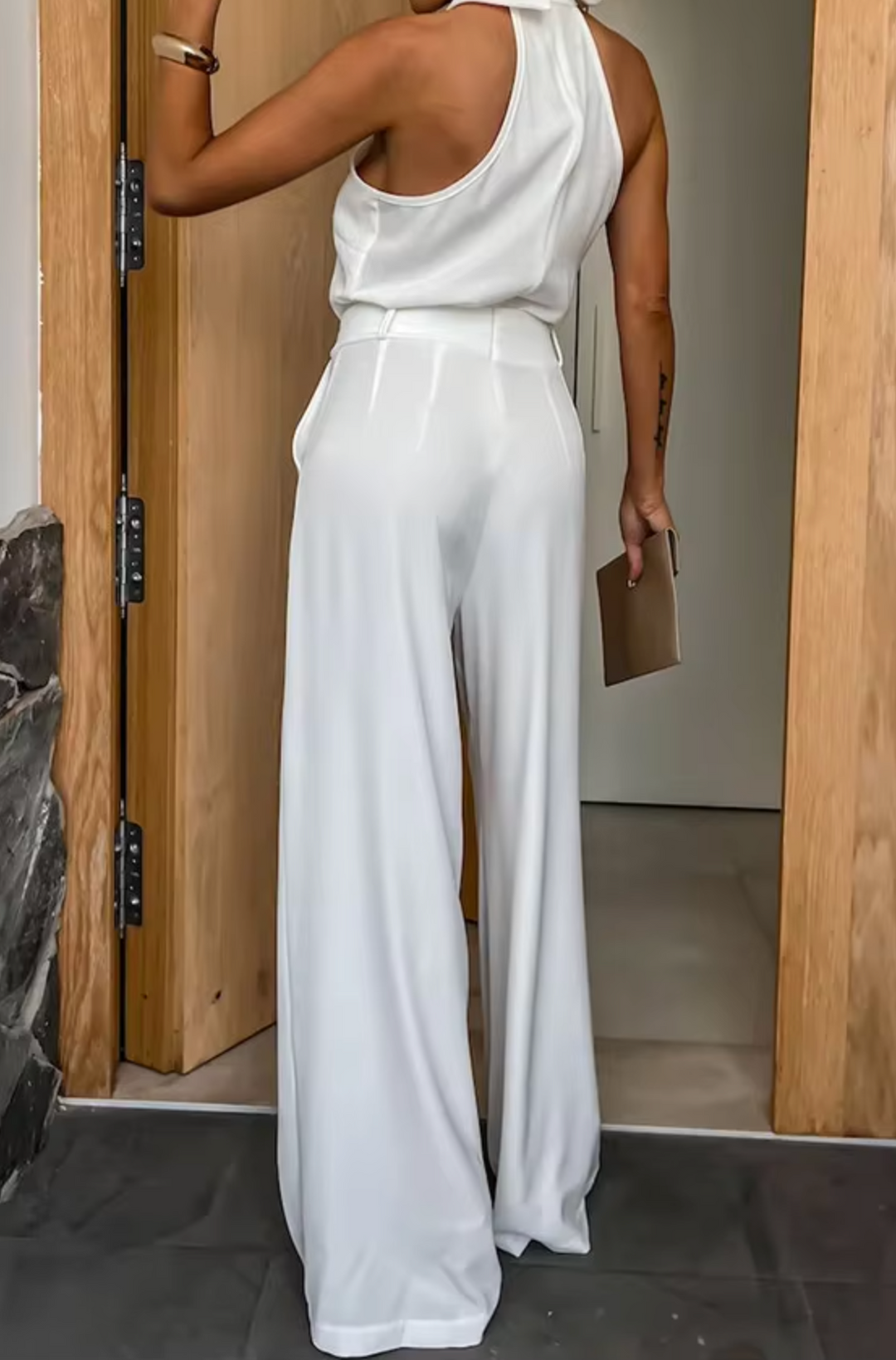 Versatile women's one-piece jumpsuit, ideal for casual spring outfits or elegant summer evening wear.