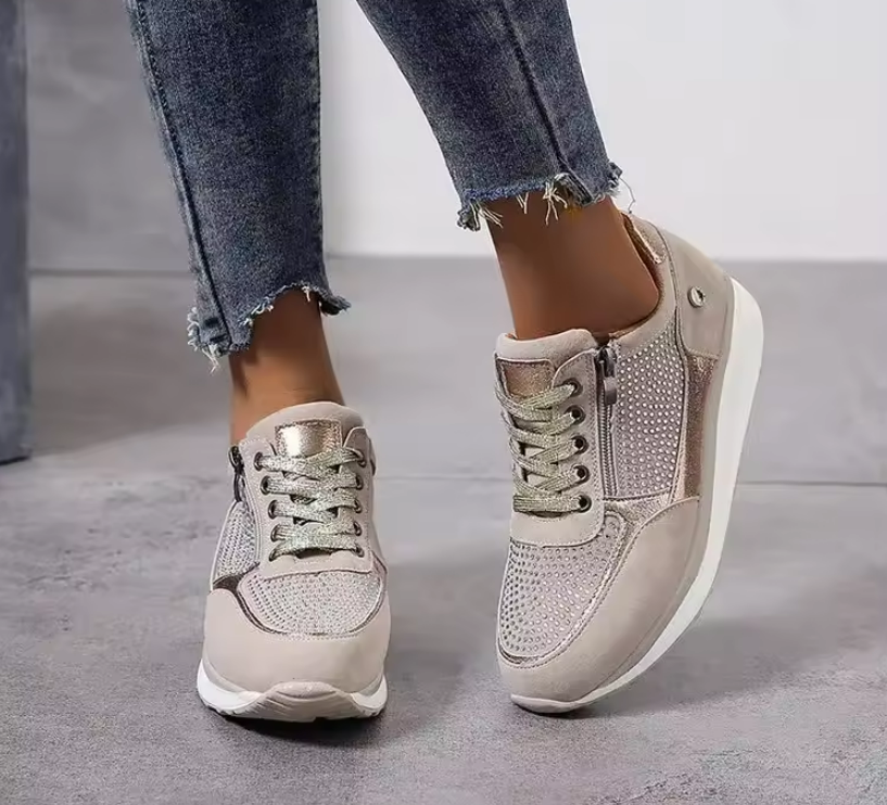 High-comfort women's trainers with orthopedic features, ideal for pain relief & casual footwear.