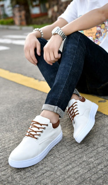 Men's round toe sneakers, lace-up and low-top, providing cushioned comfort for daily walks.