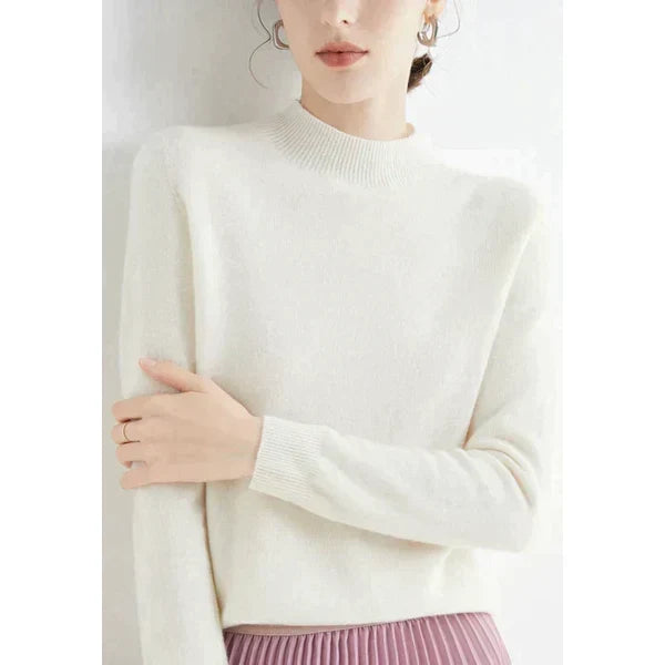 Women's comfortable knit sweater, long sleeve and cozy for autumn fashion.