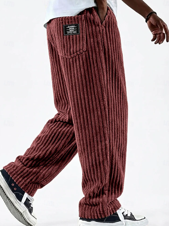 Classic men's corduroy pants, combining comfort with a timeless stylish look for daily wear.