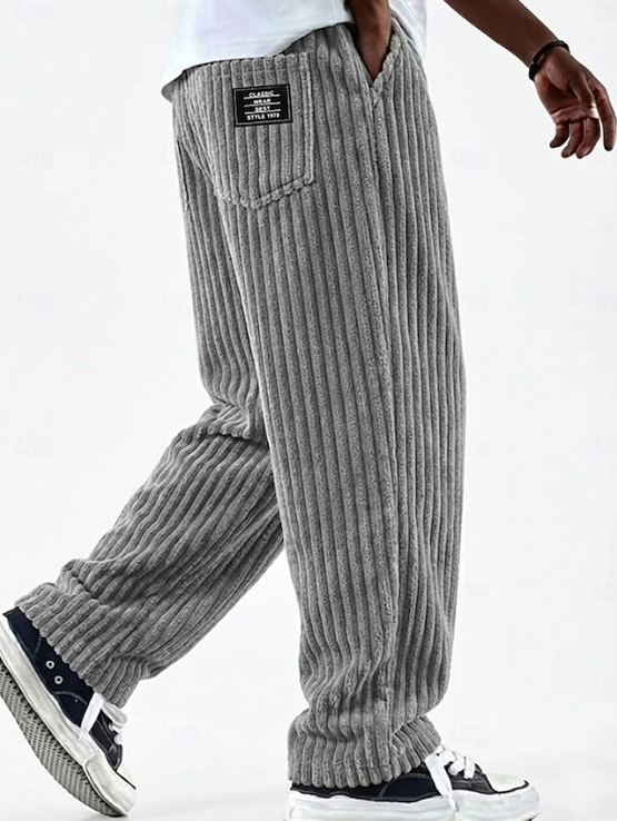 Everyday men's corduroy pants with a classic design and comfortable fit.