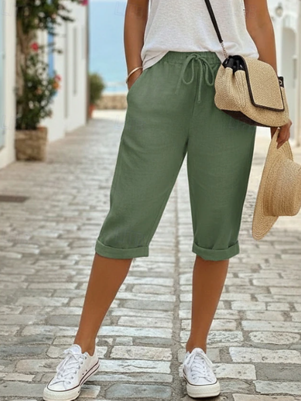 Versatile men's Bermuda shorts, relaxed fit for summer comfort. Ideal casual wear, knee-length style.