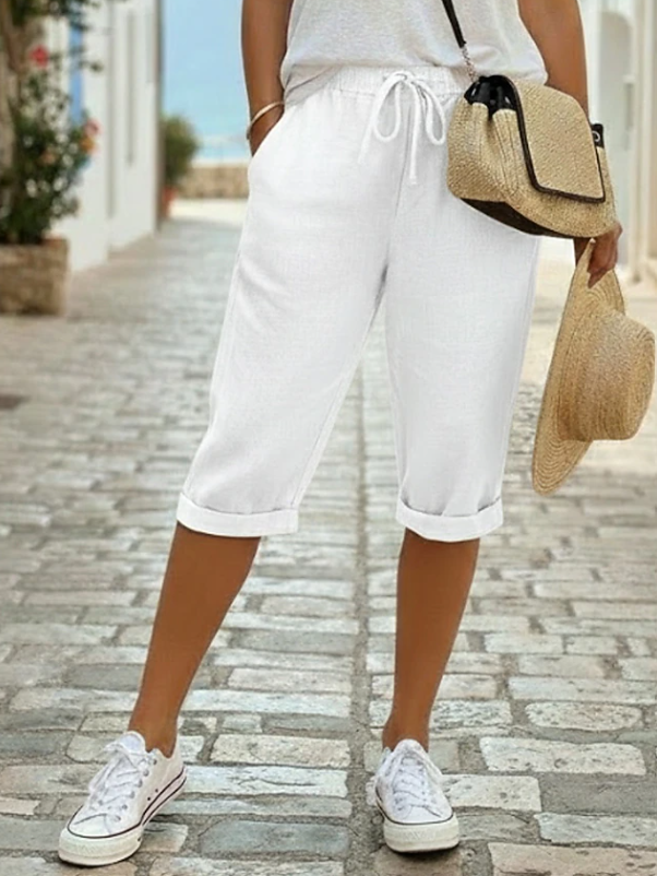 Casual men's everyday shorts, relaxed fit Bermuda style. Perfect for summer fashion and comfort.