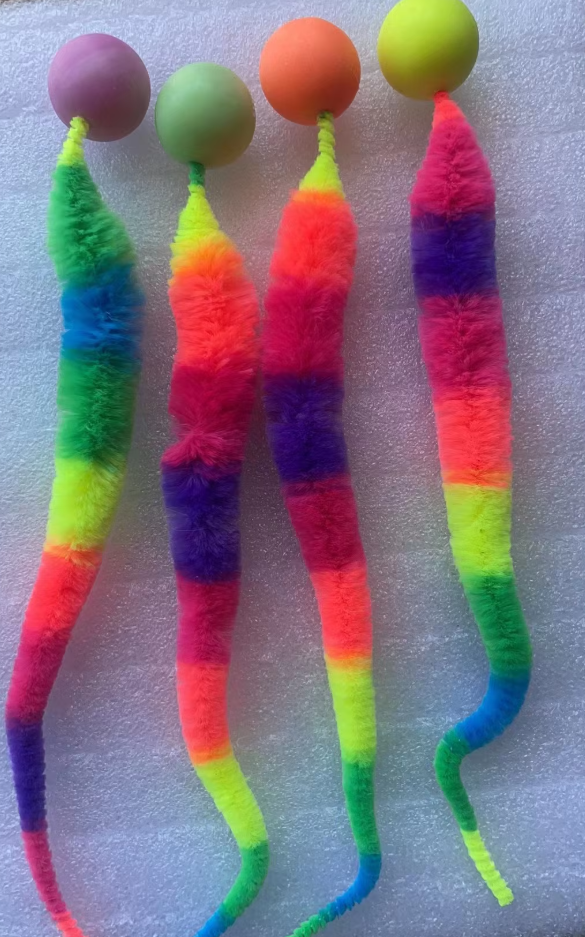 Gift for pet owners: interactive cat toy, plush tail & ball for endless kitten entertainment.
