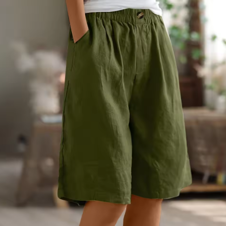 Women's casual oversized summer shorts, perfect for relaxed comfort and warm weather fashion.