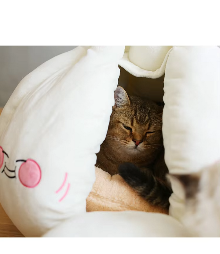 Soft, washable white pet bed with garlic design. Ideal cozy cave for cats, small dogs, and other pets.