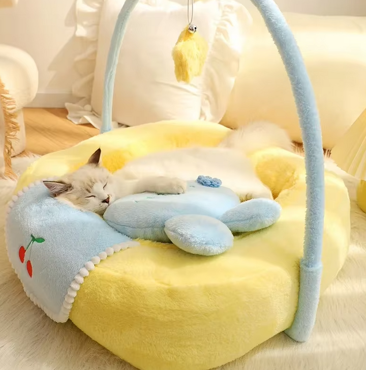 Plush Duck Cat Bed: Cozy, soft pet bed for ultimate feline comfort. Durable & washable cat supplies.